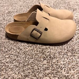 Women's Tan Slip-On clogs